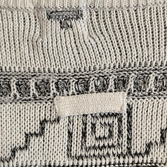 Vintage White Gray Pullover Abstract Grecian Pattern Acrylic Sweater Size Medium - Picture 13 of 16